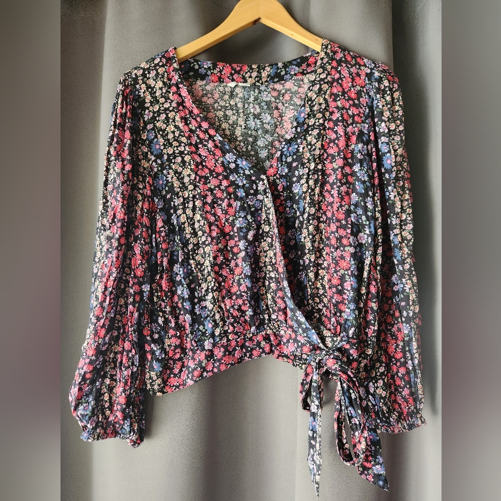 American Eagle Women's Floral‎ Surplice Wrap Top Cropped Black Pink Blue Large